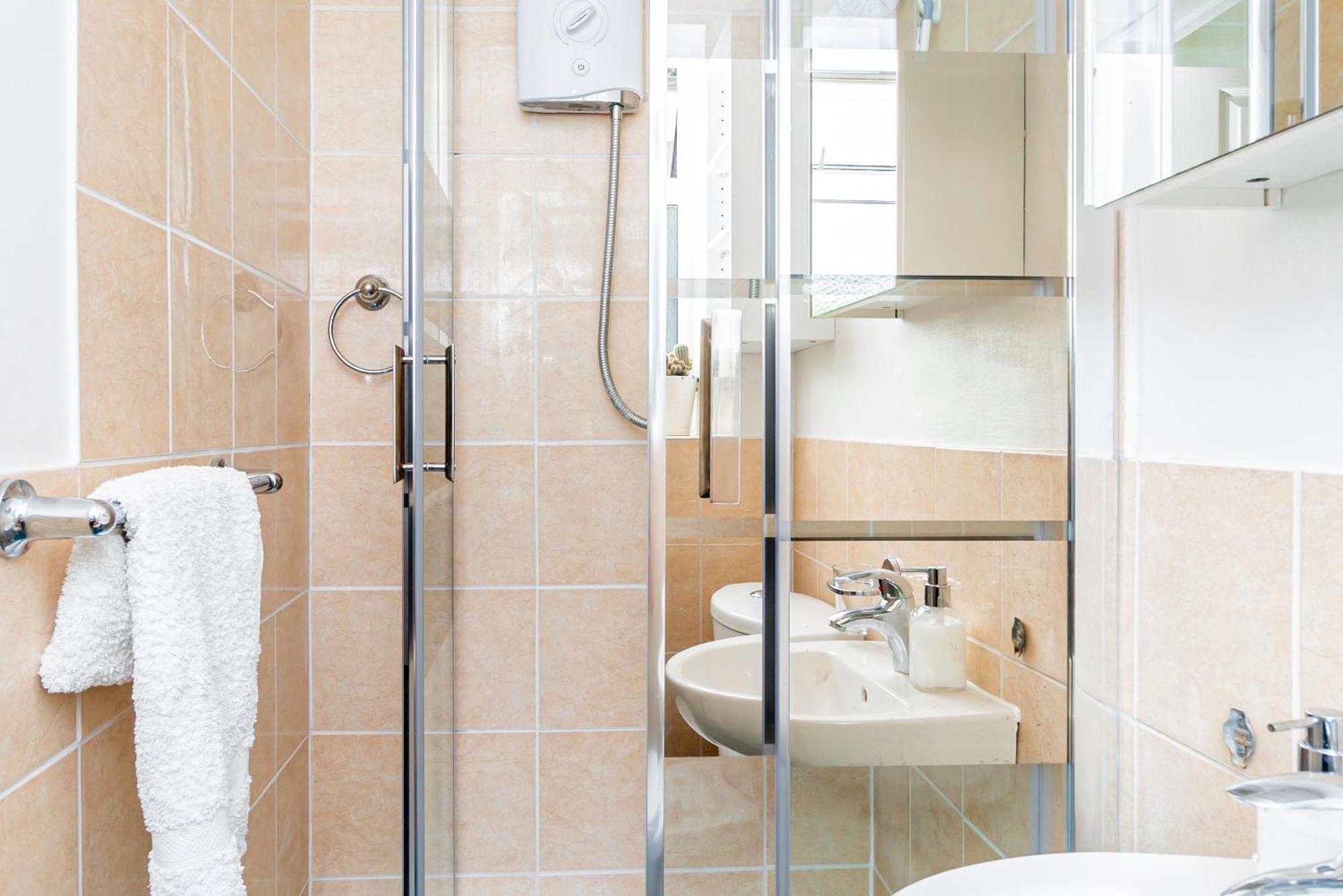 Earley Luxury Ensuite Room With Private Entrance Reading Buitenkant foto