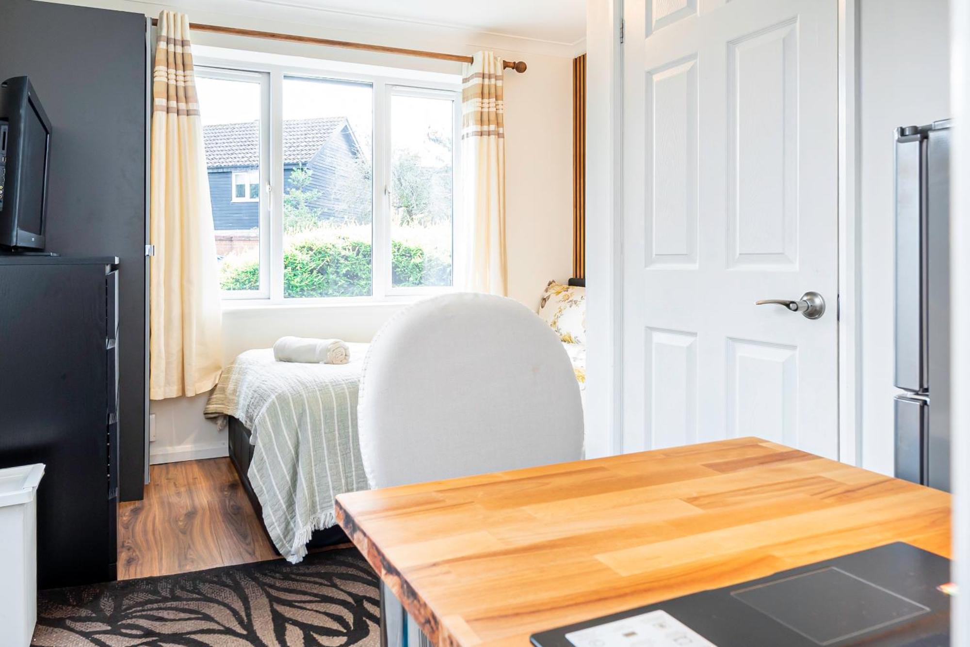 Earley Luxury Ensuite Room With Private Entrance Reading Buitenkant foto