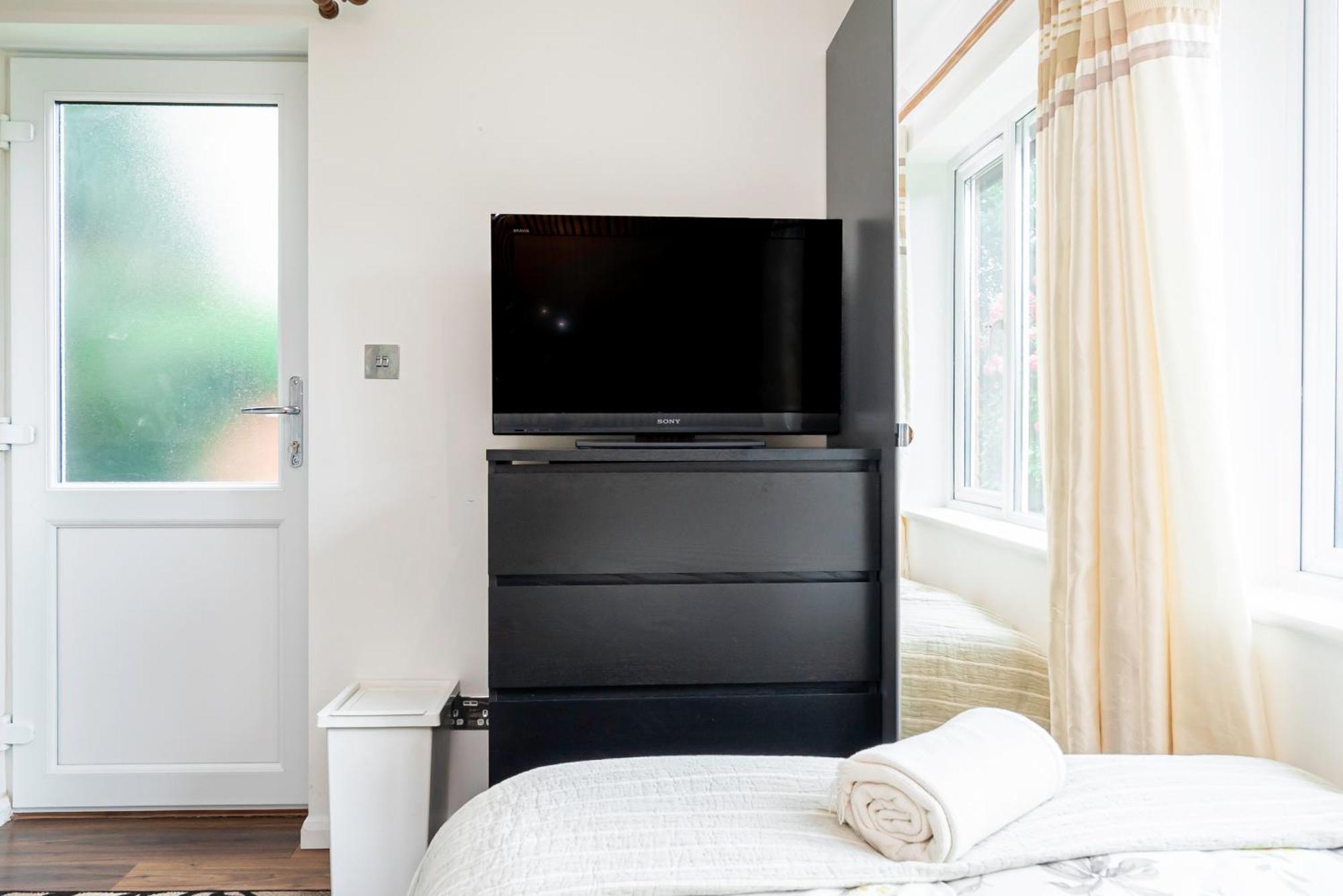 Earley Luxury Ensuite Room With Private Entrance Reading Buitenkant foto